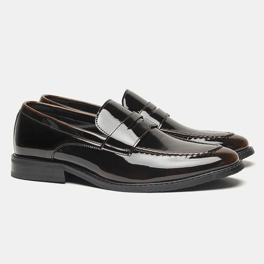 Men's breathable casual shoes with lightweight slip-on build