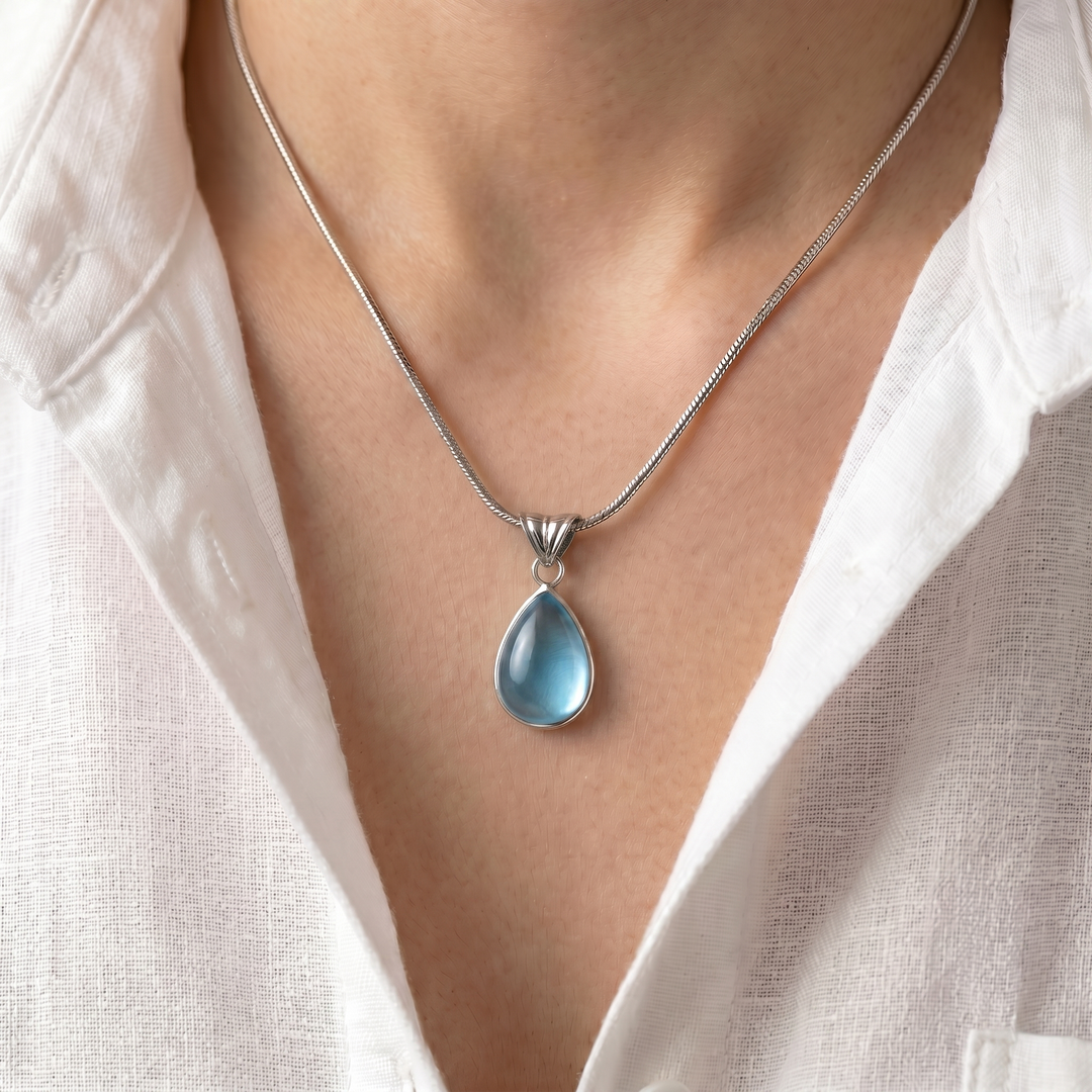 Women's Polished Gold Teardrop Necklace | Timeless Minimalist Elegance 1