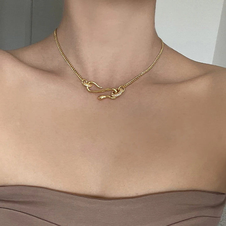 Serpentina Zircon Clasp Necklace